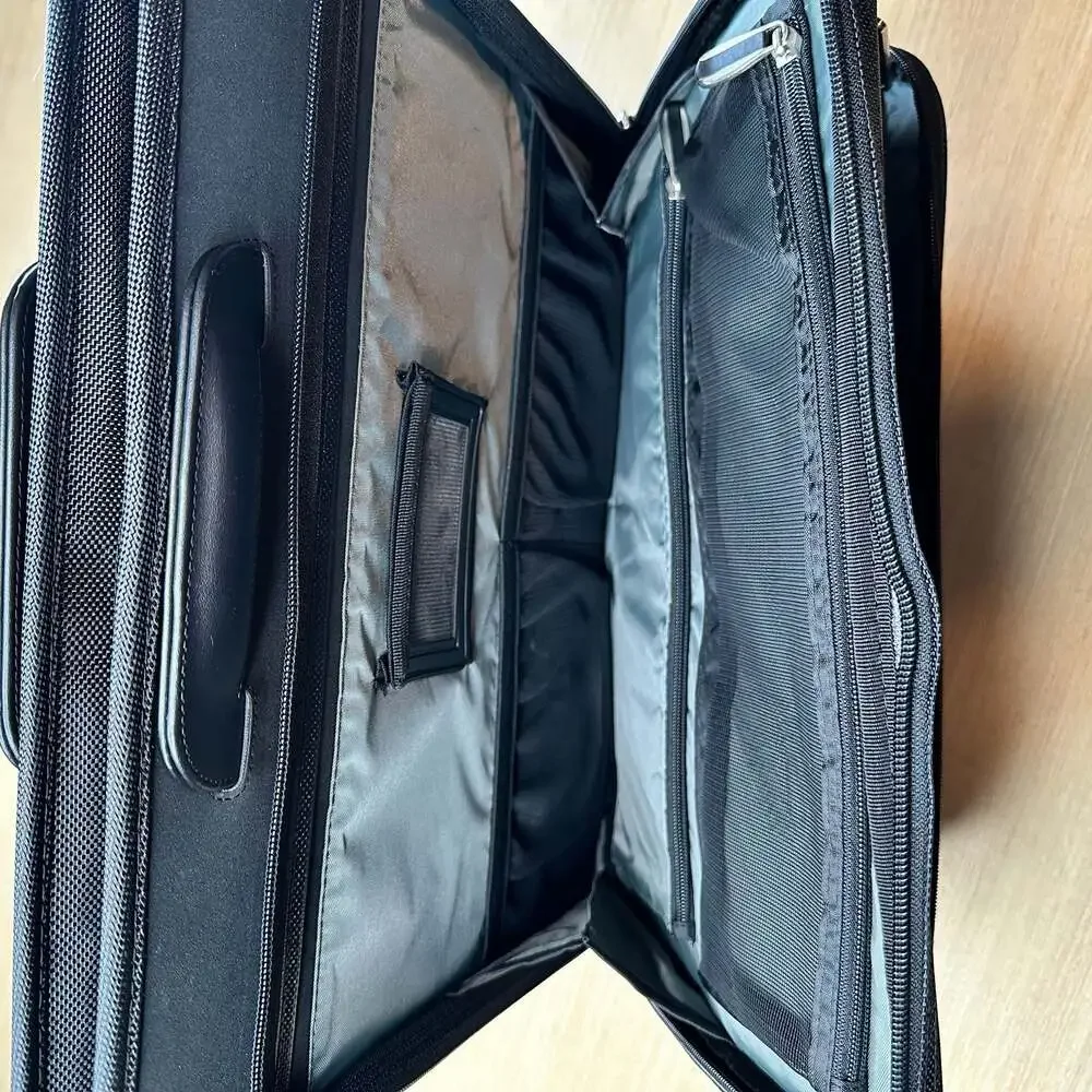 Targus Noteworthy Black Nylon Laptop Briefcase Portfolio